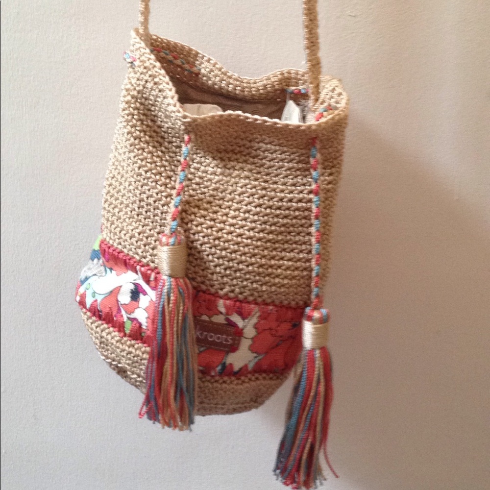Straw round pocketbook